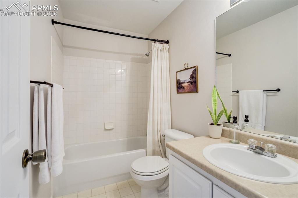 Image 30 of 49: Bathroom