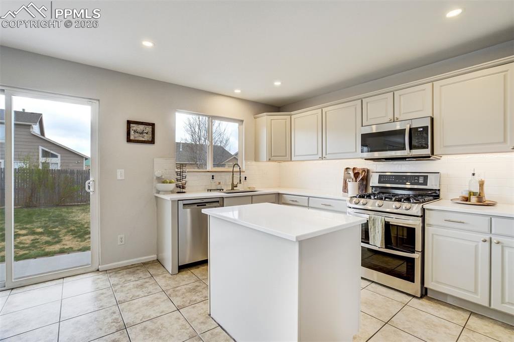 Image 9 of 49: Kitchen