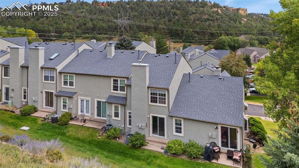 Image 23 of 31: Prime Location!