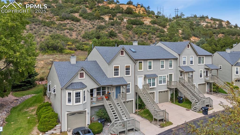 Image 25 of 31: Close to Hiking, Biking, Medical, Restaurants, and Shopping!