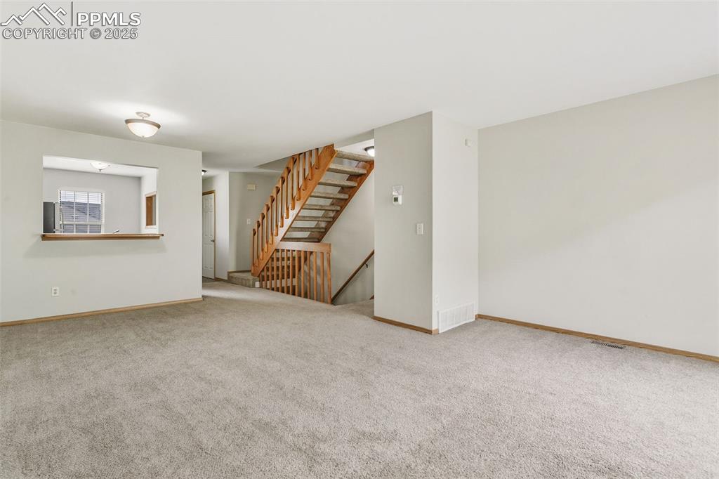 Image 6 of 31: Dining Area!