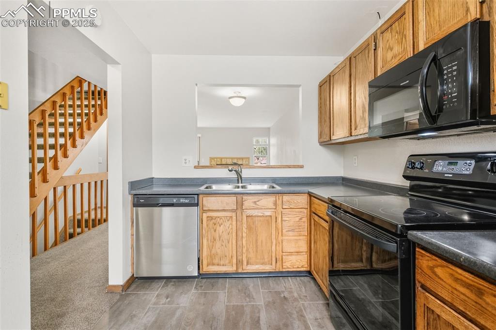 Image 9 of 31: Pass Through to Dining Area!