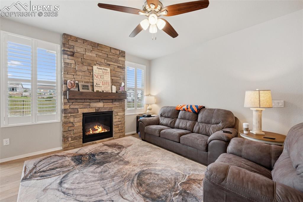 Image 11 of 30: Living Room