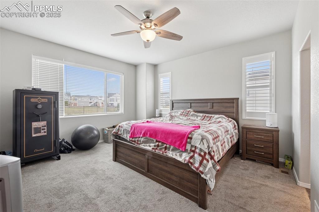 Image 13 of 30: Bedroom