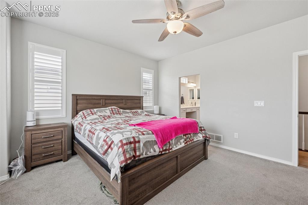 Image 14 of 30: Bedroom