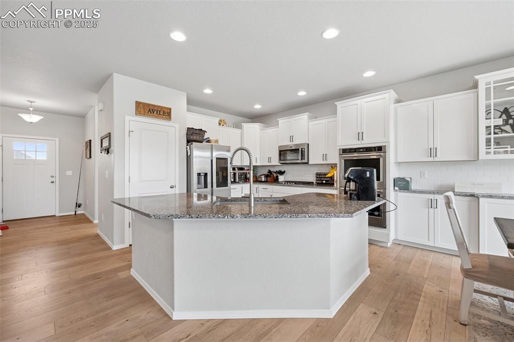 Image 6 of 30: Kitchen