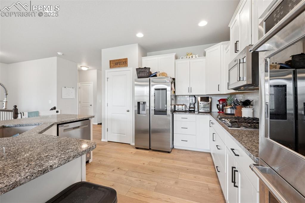 Image 8 of 30: Kitchen