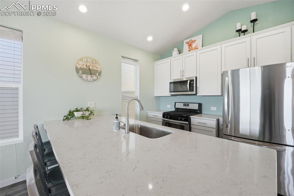 Image 15 of 33: Kitchen