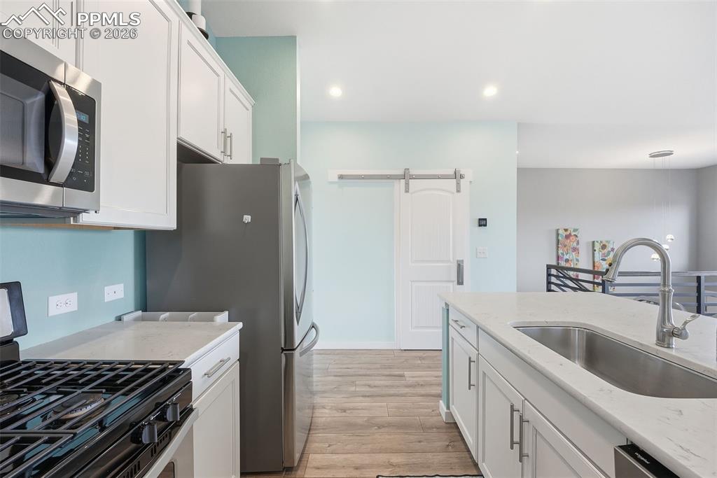 Image 17 of 33: Kitchen