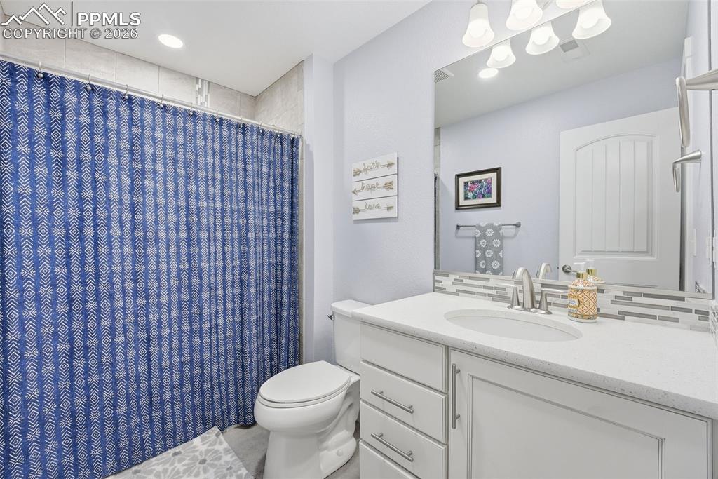 Image 26 of 33: Bathroom 2