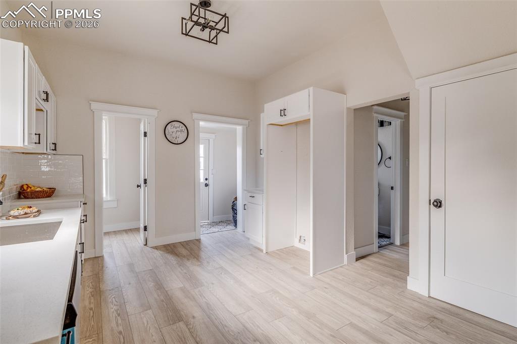 Image 11 of 27: Kitchen
