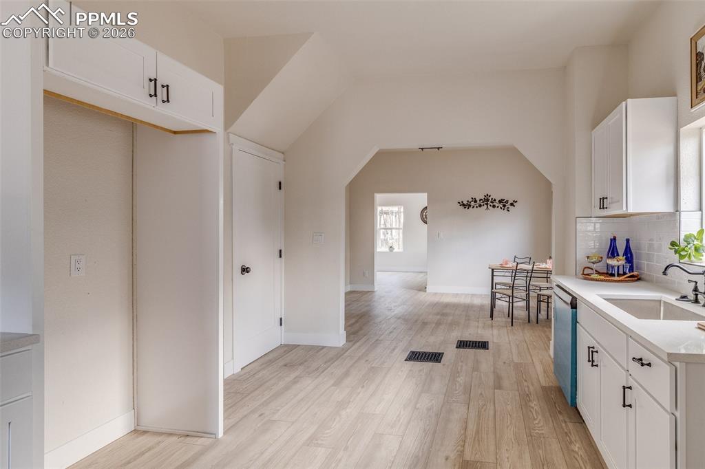 Image 12 of 27: Kitchen