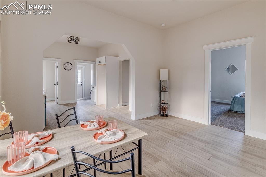 Image 9 of 27: Dining Area