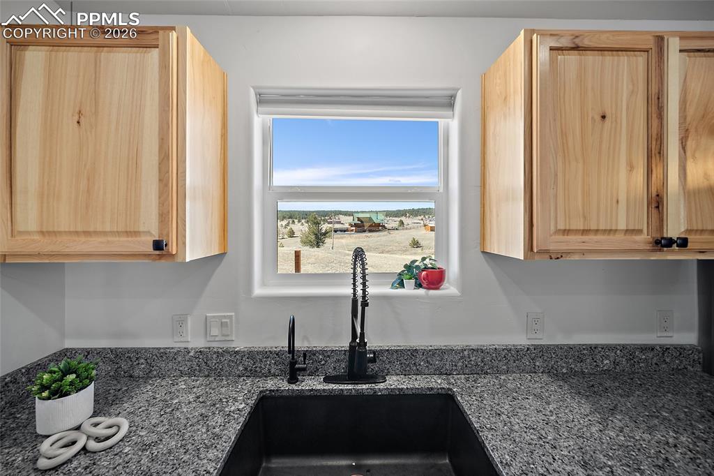 Image 20 of 45: Kitchen