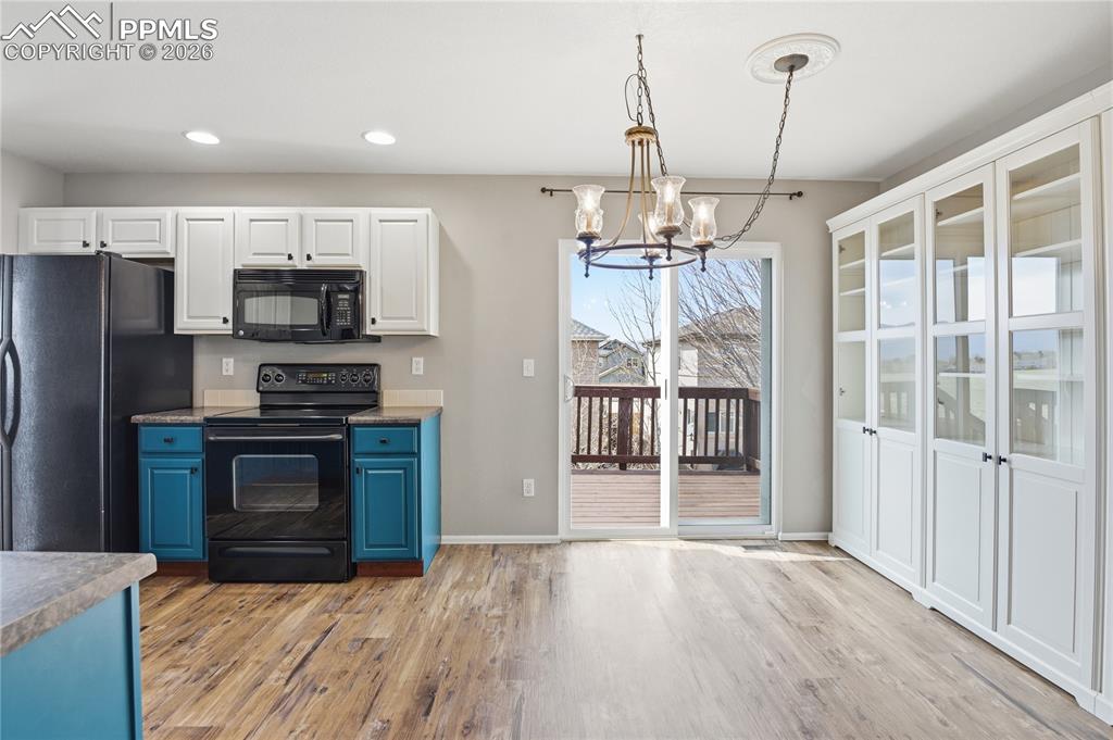 Image 10 of 42: Kitchen