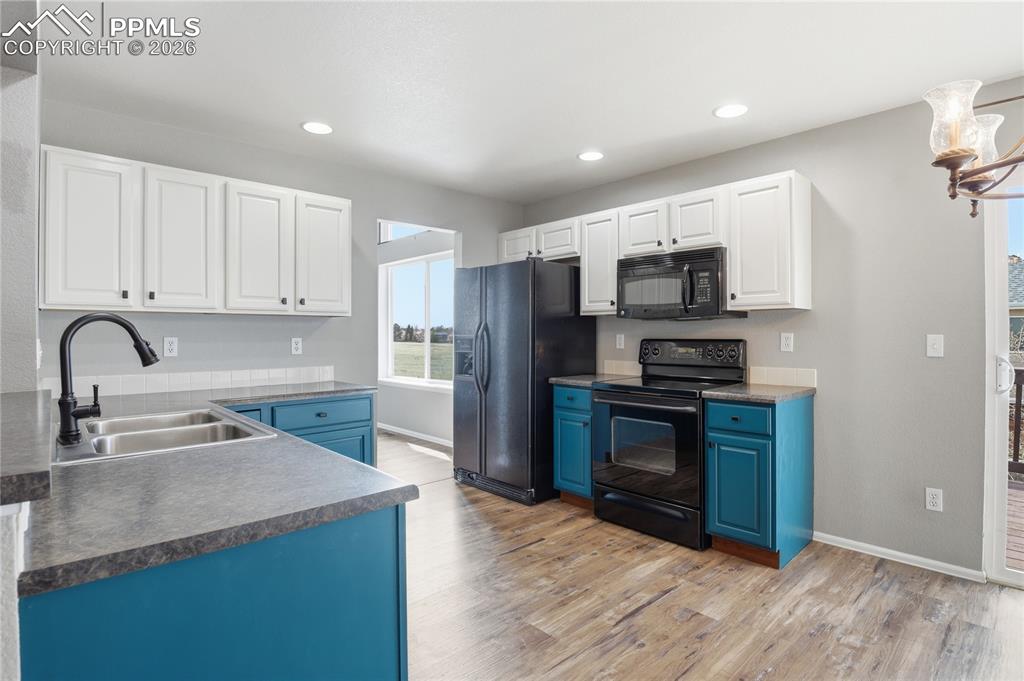 Image 11 of 42: Kitchen