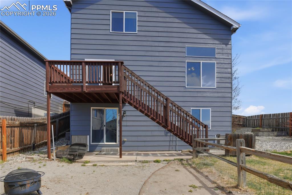 Image 41 of 42: Back of Structure