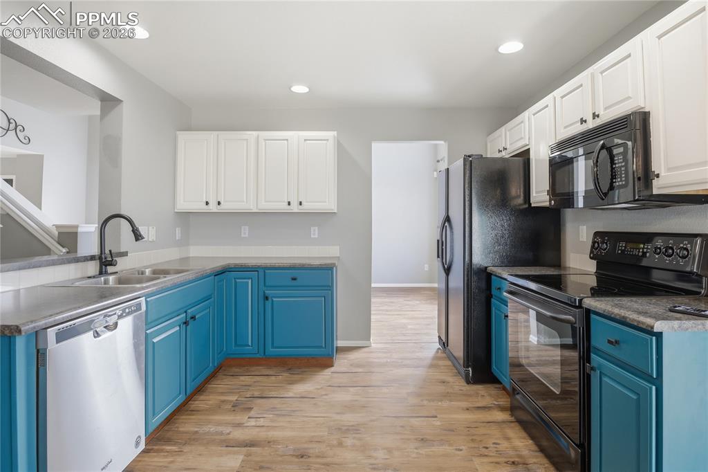 Image 9 of 42: Kitchen