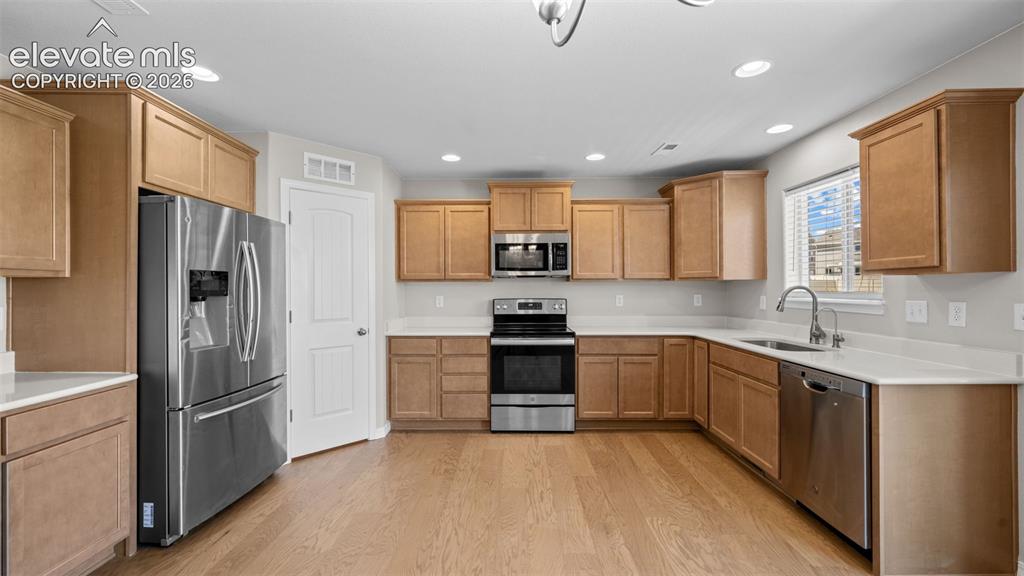 Image 10 of 38: Kitchen