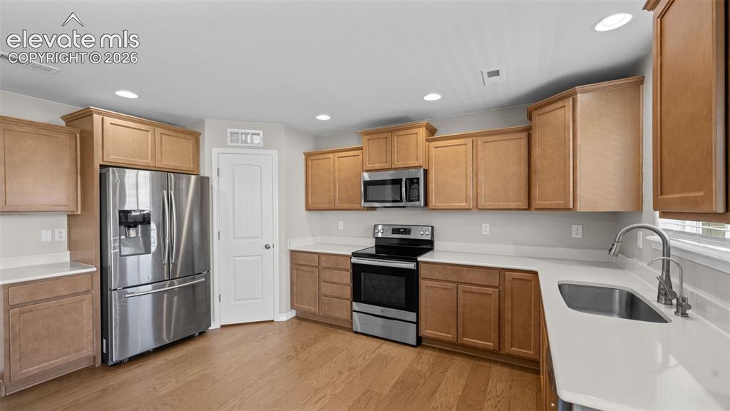 Image 11 of 38: Kitchen