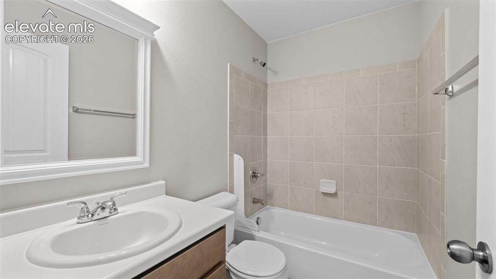 Image 16 of 38: Bathroom