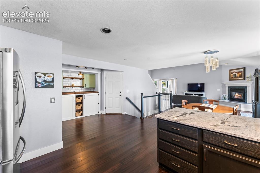Image 10 of 41: Kitchen