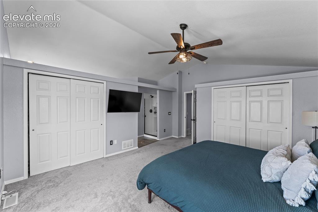Image 14 of 41: Bedroom