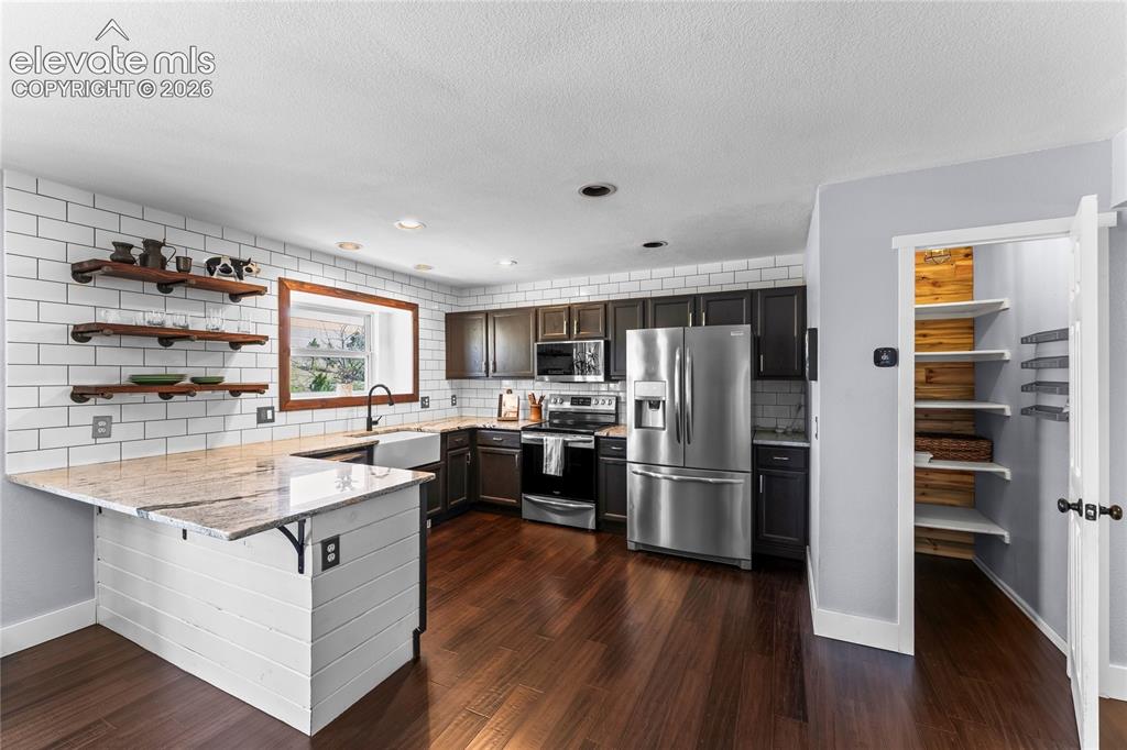 Image 8 of 41: Kitchen