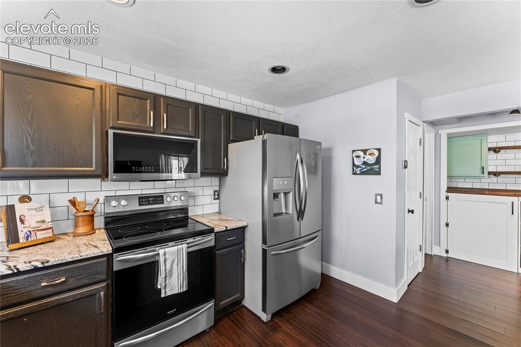Image 9 of 41: Kitchen