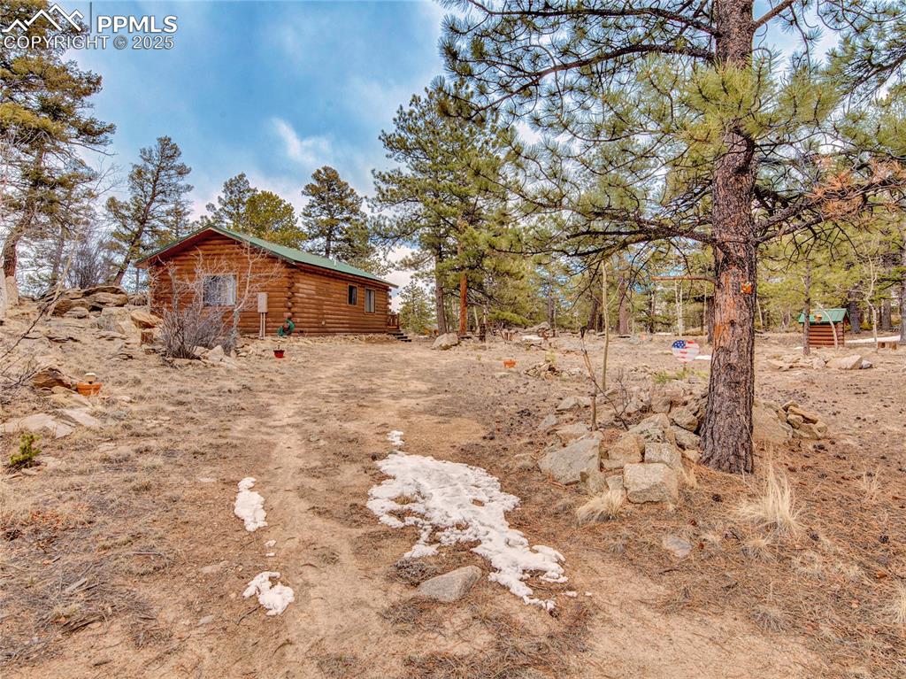 Image 24 of 33: Yard