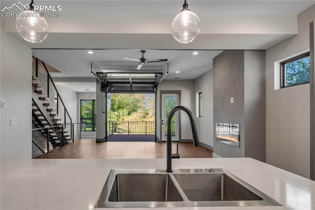 Image 12 of 45: Kitchen