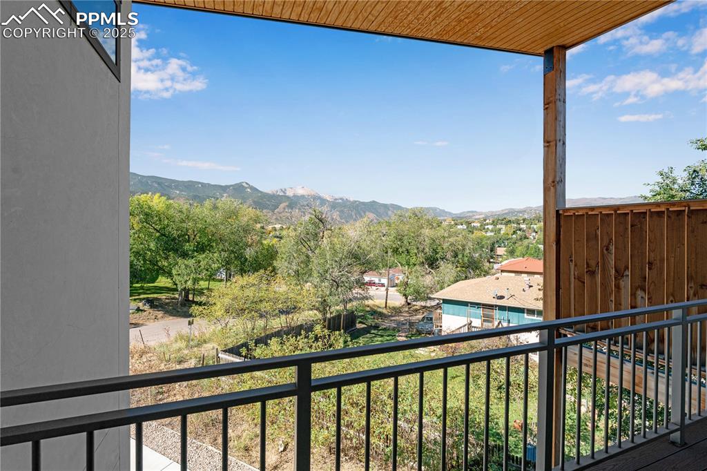 Image 23 of 45: Balcony