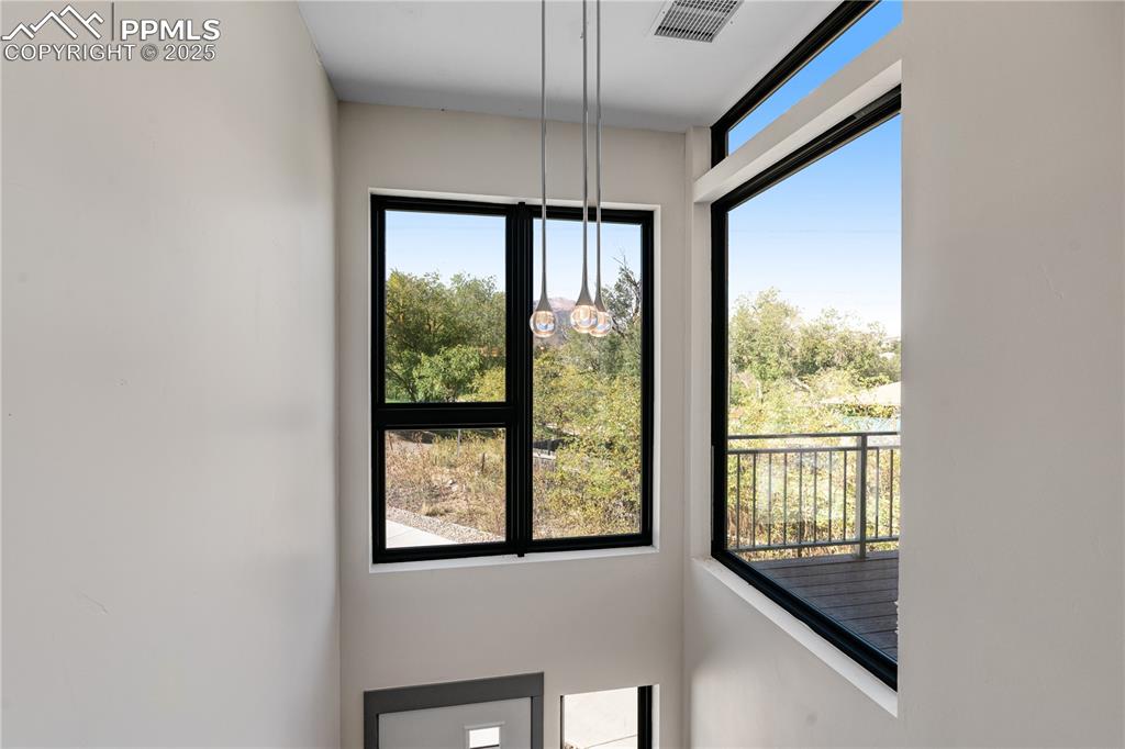 Image 34 of 45: Entry