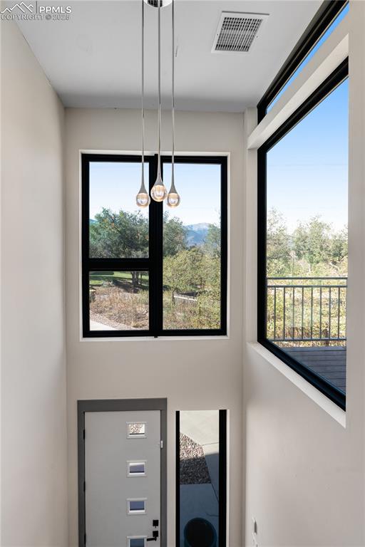 Image 35 of 45: Entry