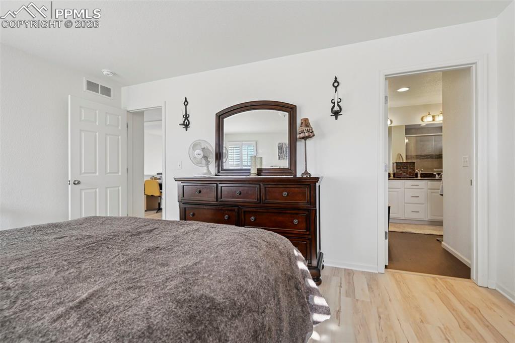 Image 16 of 35: Bedroom