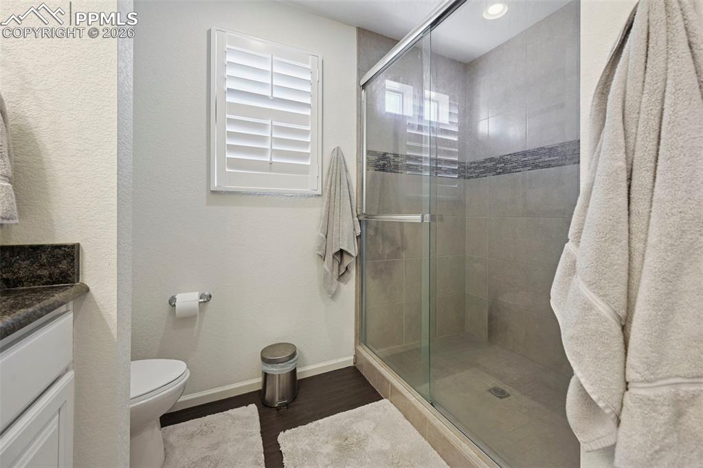 Image 21 of 35: Bathroom