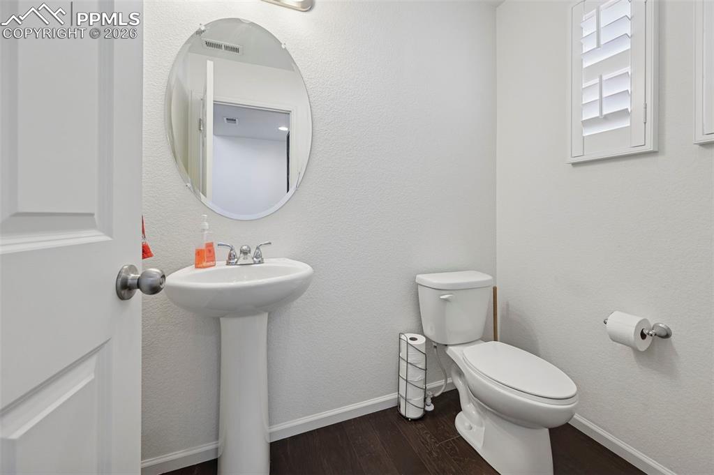 Image 22 of 35: Bathroom