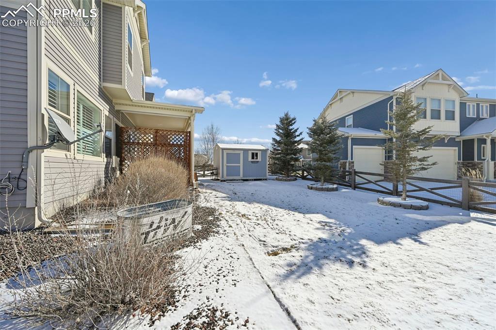 Image 27 of 35: Yard