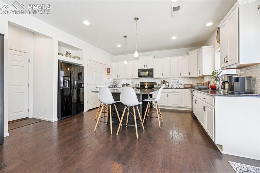 Image 5 of 35: Kitchen