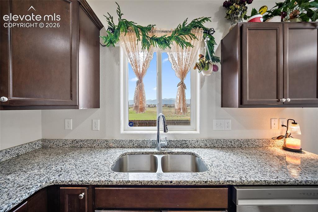Image 12 of 28: Kitchen