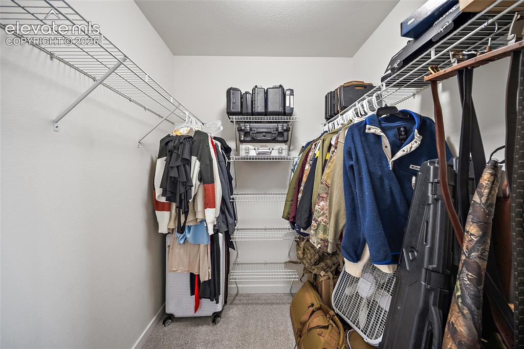 Image 18 of 28: Closet