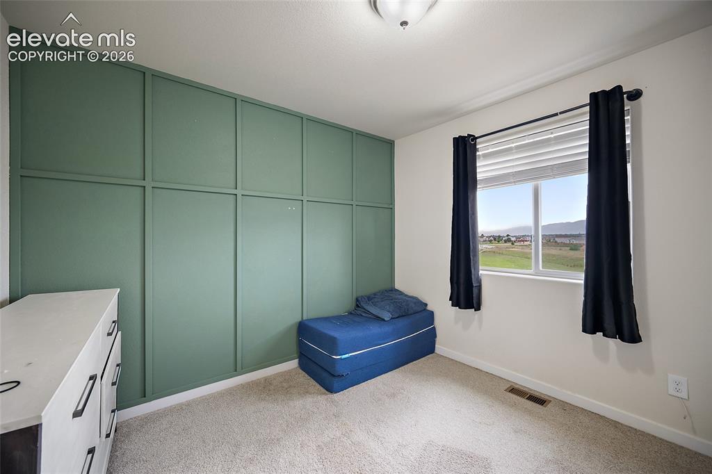 Image 19 of 28: Bedroom