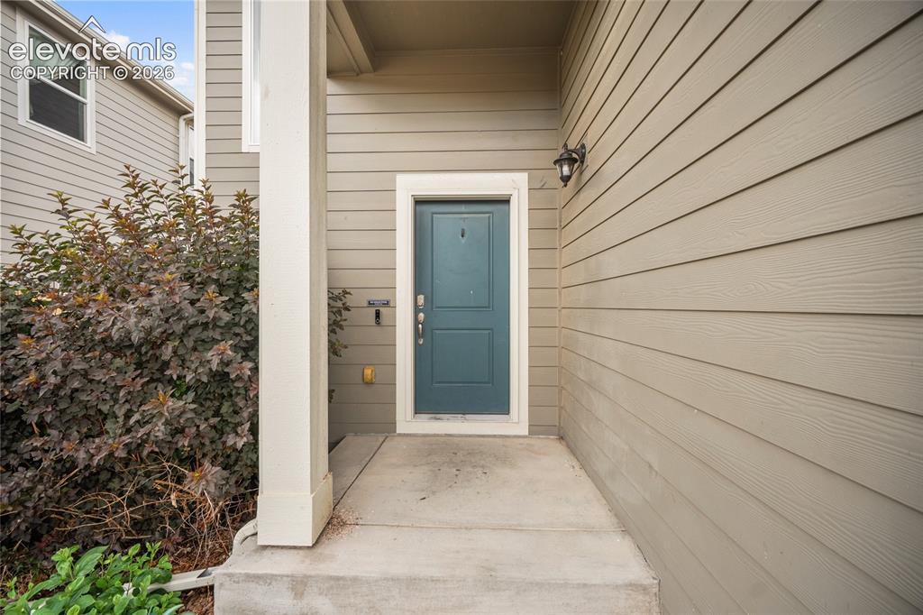 Image 4 of 28: Entry