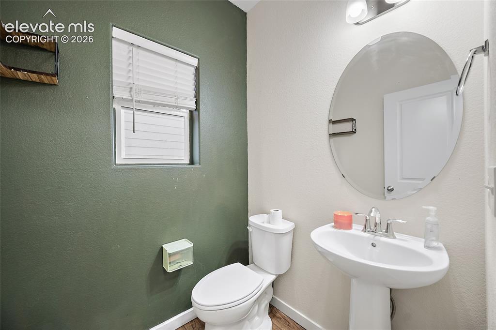 Image 6 of 28: Bathroom