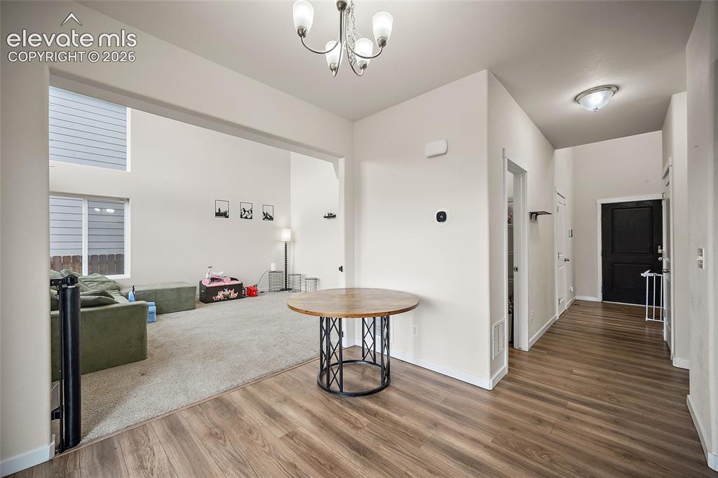Image 7 of 28: Dining Area