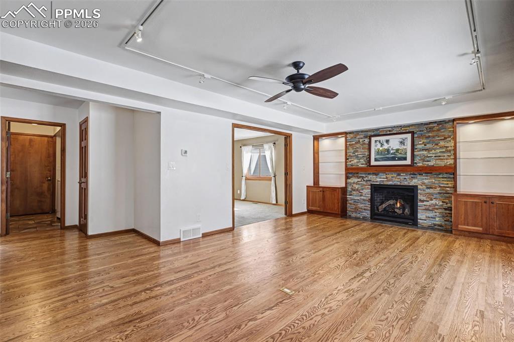 Image 15 of 42: Family Room