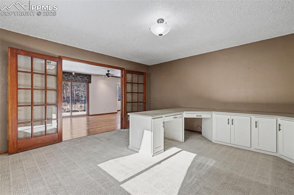 Image 18 of 42: Office