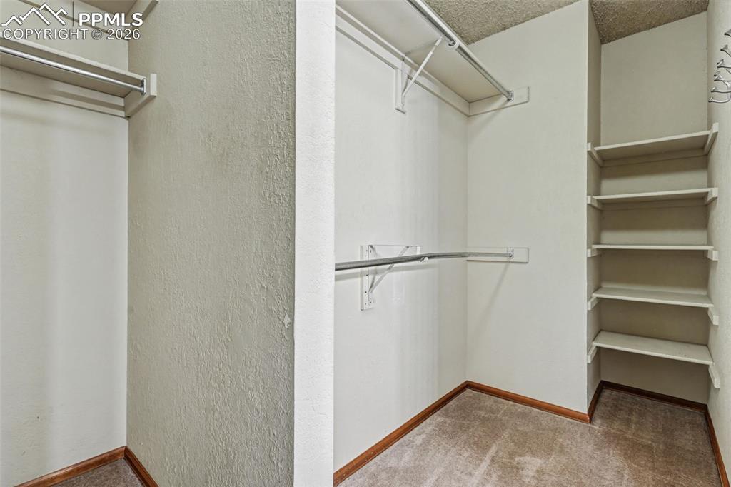 Image 28 of 42: Closet