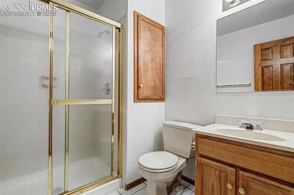 Image 33 of 42: Bathroom