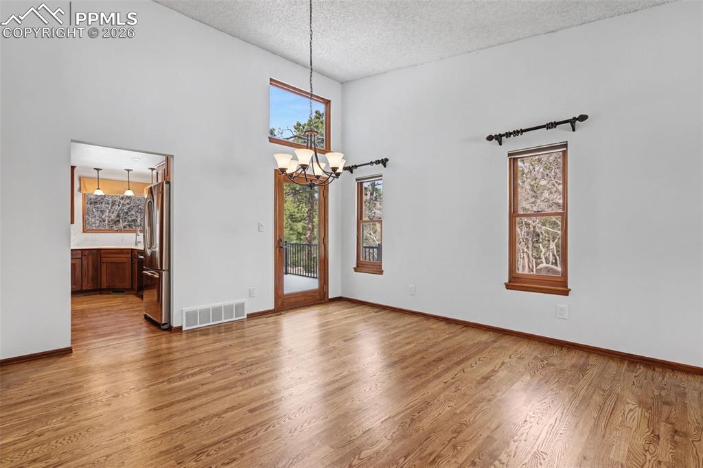 Image 8 of 42: Dining Area